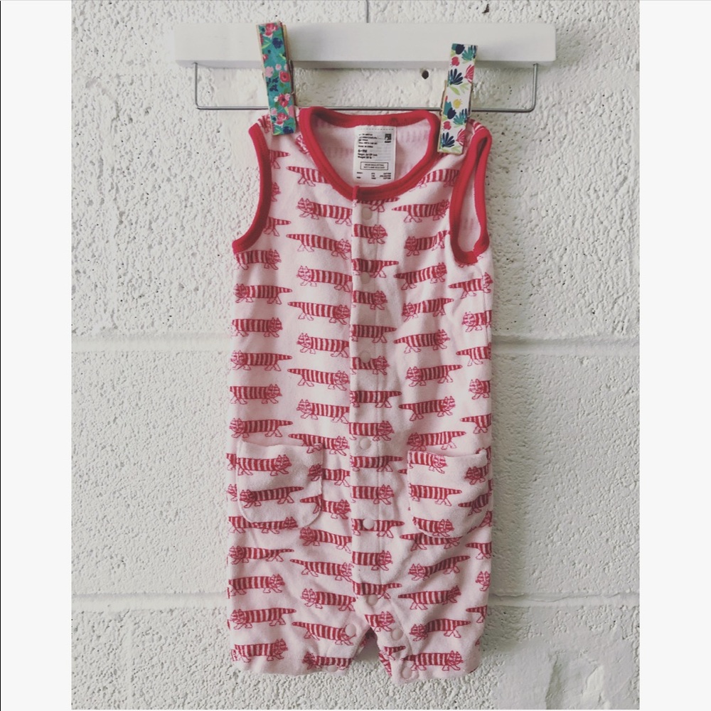 UniQlo baby romper sz: 6-9 months